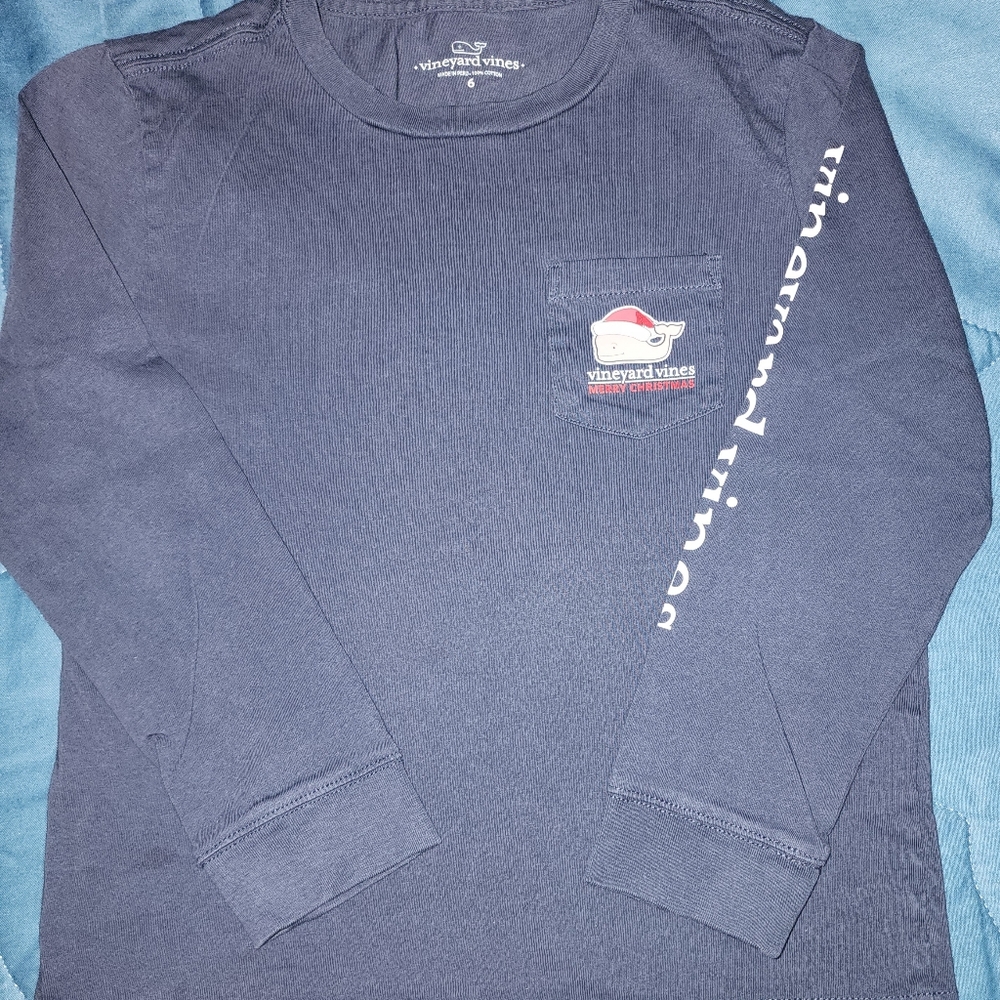 Size 6 Vineyard Vines Christmas t-shirt